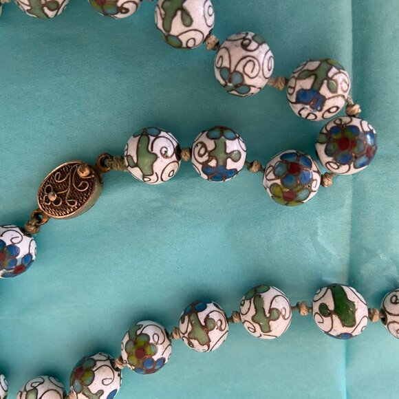 32" Vintage Chinese Cloisonne enamel bead necklace, hand knotted on silk - Picture 3 of 4